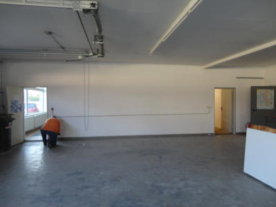 Auch die Lagerhalle wurde geräumt. Nun kann es losgehen mit dem Durchbruch.