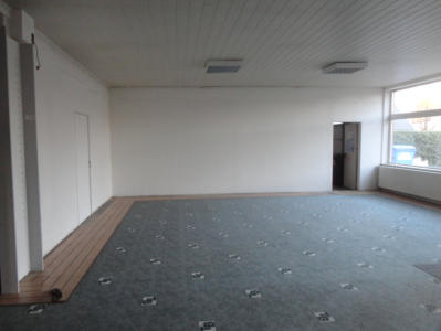 Der Verkaufsraum ist leer.