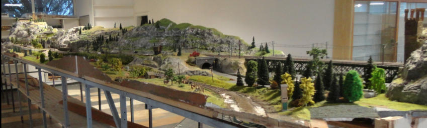 Mit dem Anlagenteil 4 ist die Paradestrecke komplett aufgesetzt.