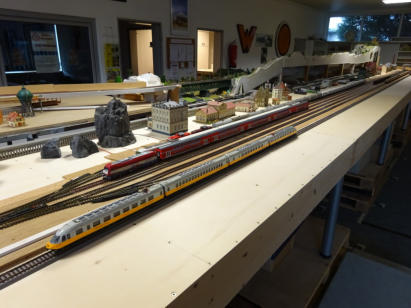 Die Züge warten auf ihren Einsatz.